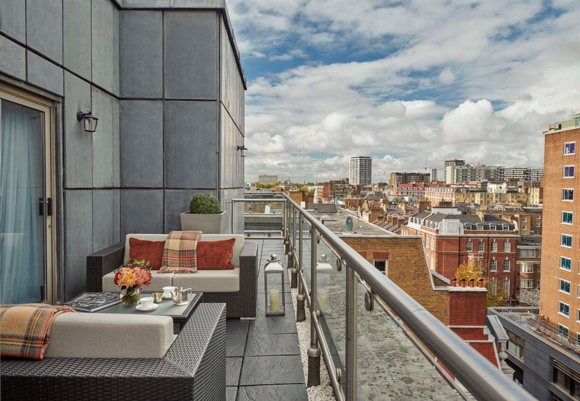하얏트 리젠시 런던 - 더 처칠 외부 사진 The view from the balcony of a penthouse suite at The Ivy Collection